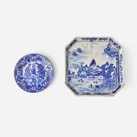 A Kraak style dish and an unusual blue and white stand 克拉克風格盤及青花底座 The first Kangxi period, the second Jiaqing ????? ?????