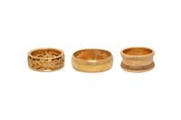 COLLECTION OF YELLOW GOLD RINGS