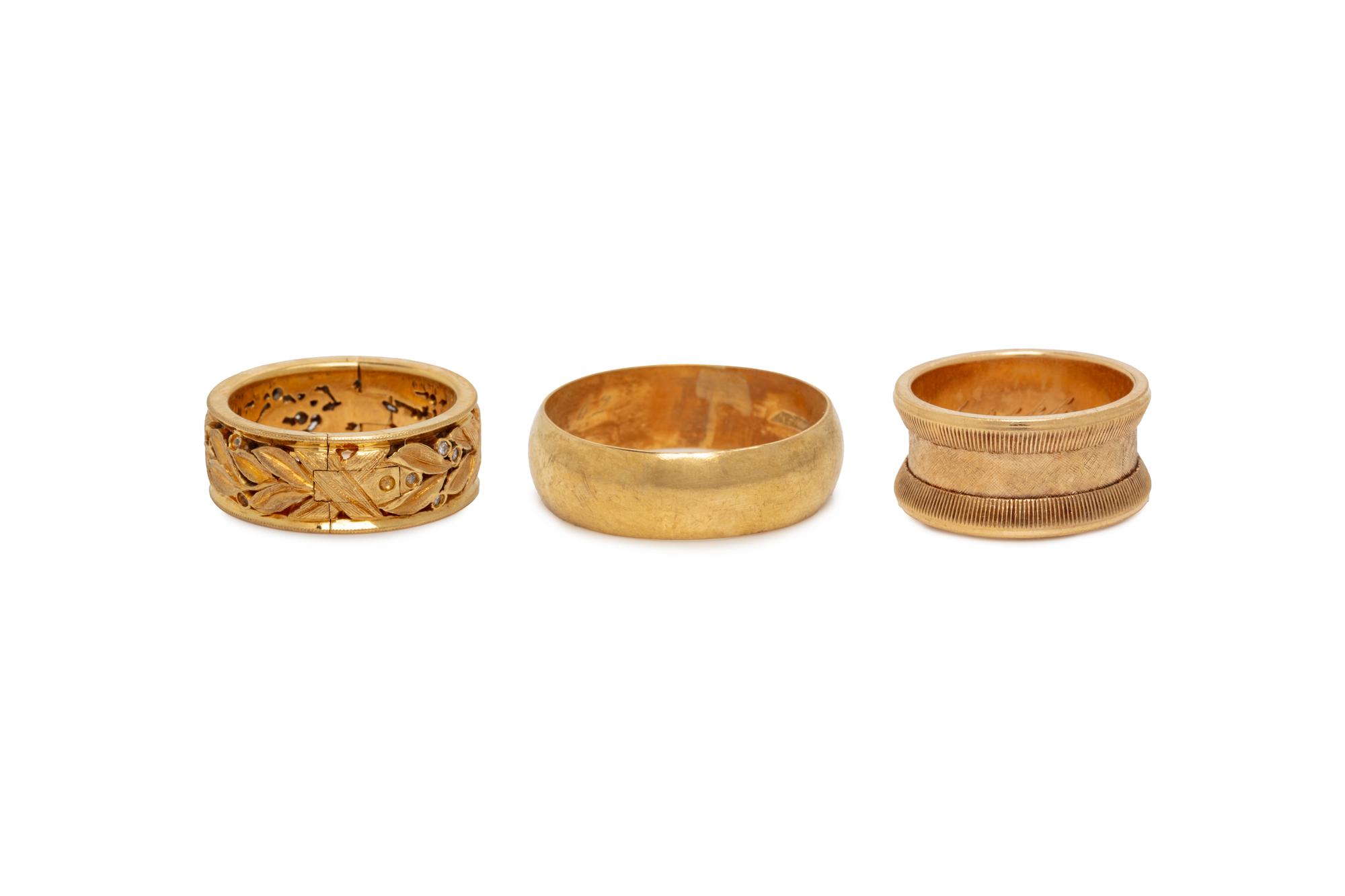 COLLECTION OF YELLOW GOLD RINGS