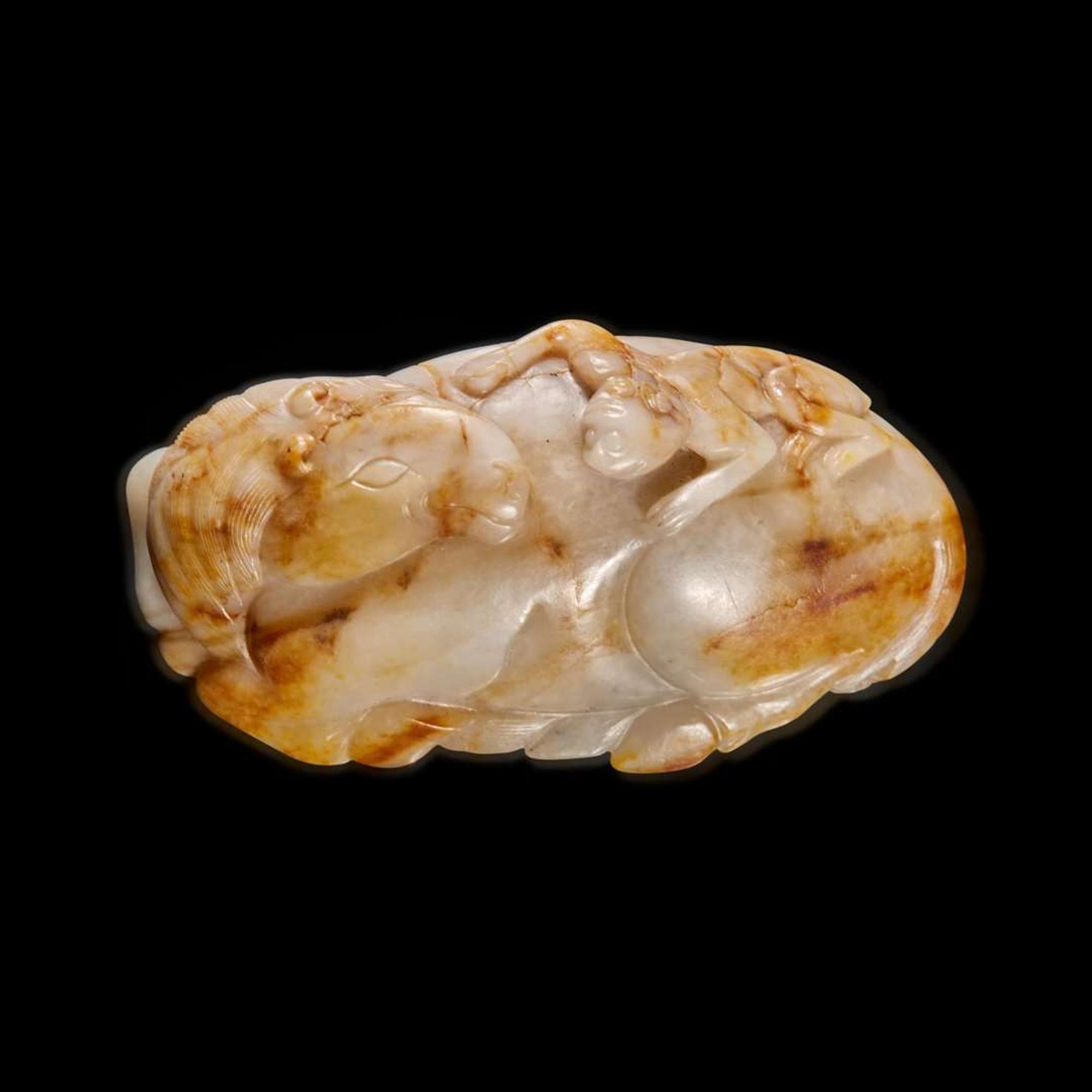 A Chinese beige and russet jade "Horse and Monkey" buckle 灰棕玉“馬上封侯”帶扣