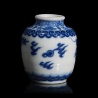 A Small Chinese Blue and White Porcelain " Dragon " Jar, Yongzheng Mark 雍正款 青花龍紋小罐