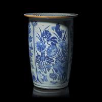 A Chinese Blue and White Kosmetsuke Porcelain Water Vessel, 17th Century 明末清初過渡期 青花花卉紋罐