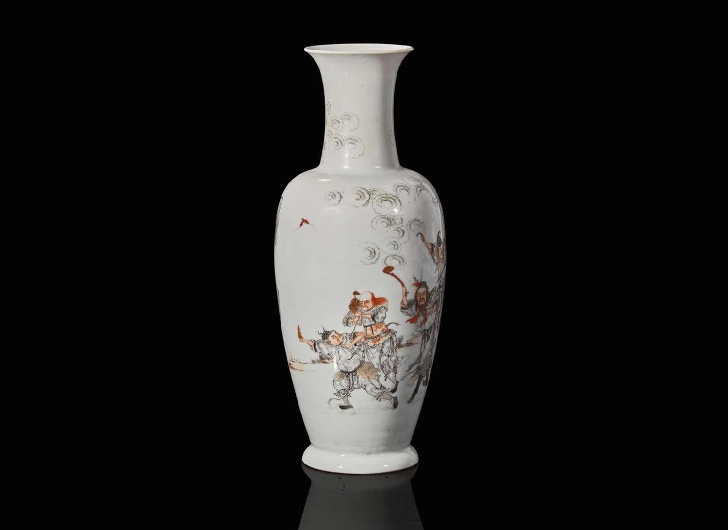 Three various Chinese "Lotus" dishes and a baluster vase, 18th to 20th century 蓮花盤三隻與棒槌瓶一組 十八至二十世紀