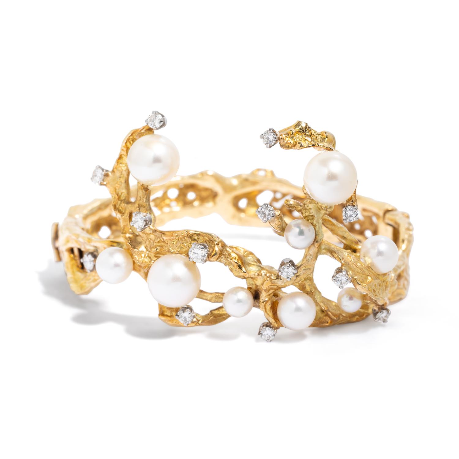 YELLOW GOLD, CULTURED PEARL, AND DIAMOND BRACELET