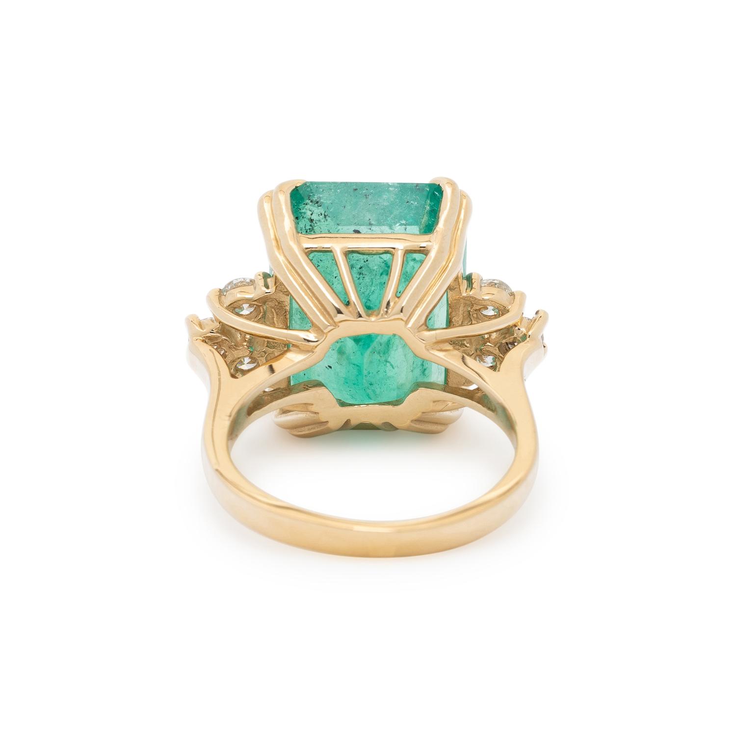 COLOMBIAN EMERALD AND DIAMOND RING