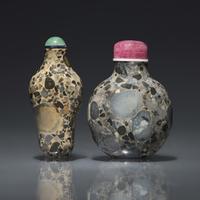 Two Chinese Puddingstone Snuff Bottles, Qing Dynasty, 18th-19th Century — 清中期 抱子石素面鼻煙壺兩支