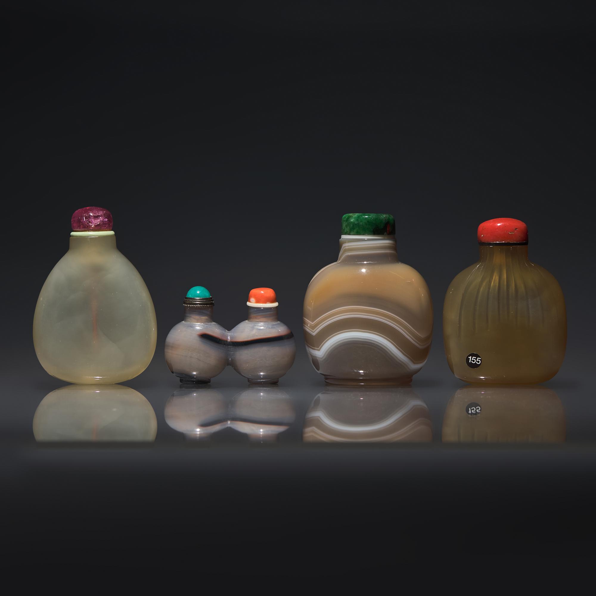 Four Chinese Agate Snuff Bottles, 18th Century and Later — 清中期及以後 瑪瑙鼻煙壺四支