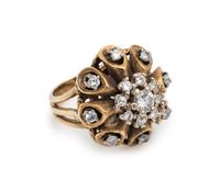 YELLOW GOLD AND DIAMOND RING
