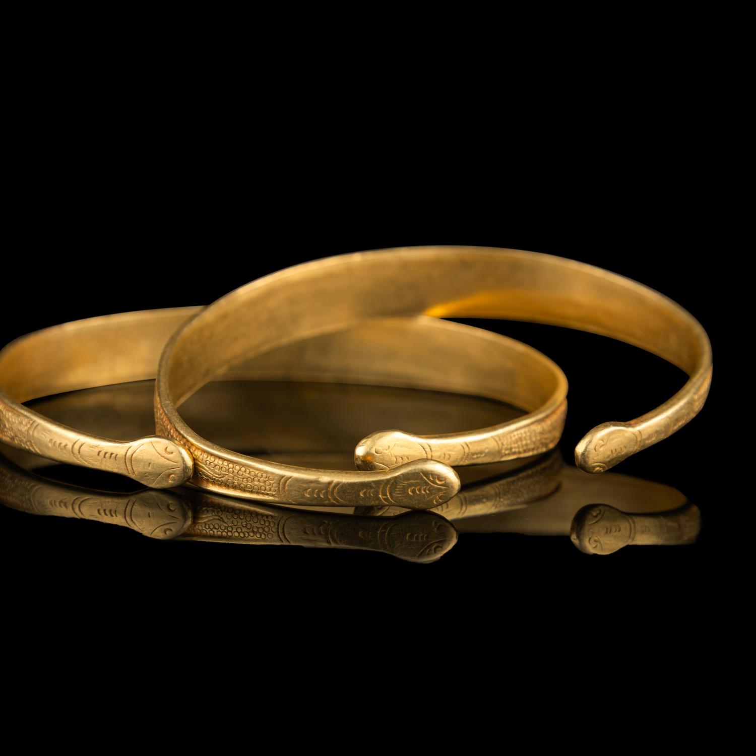 A Pair of Chinese Gold Bracelets, Qianzhuo, Liao Dynasty 遼 蛇首魚子地鏨花卉紋金鉗鐲一對