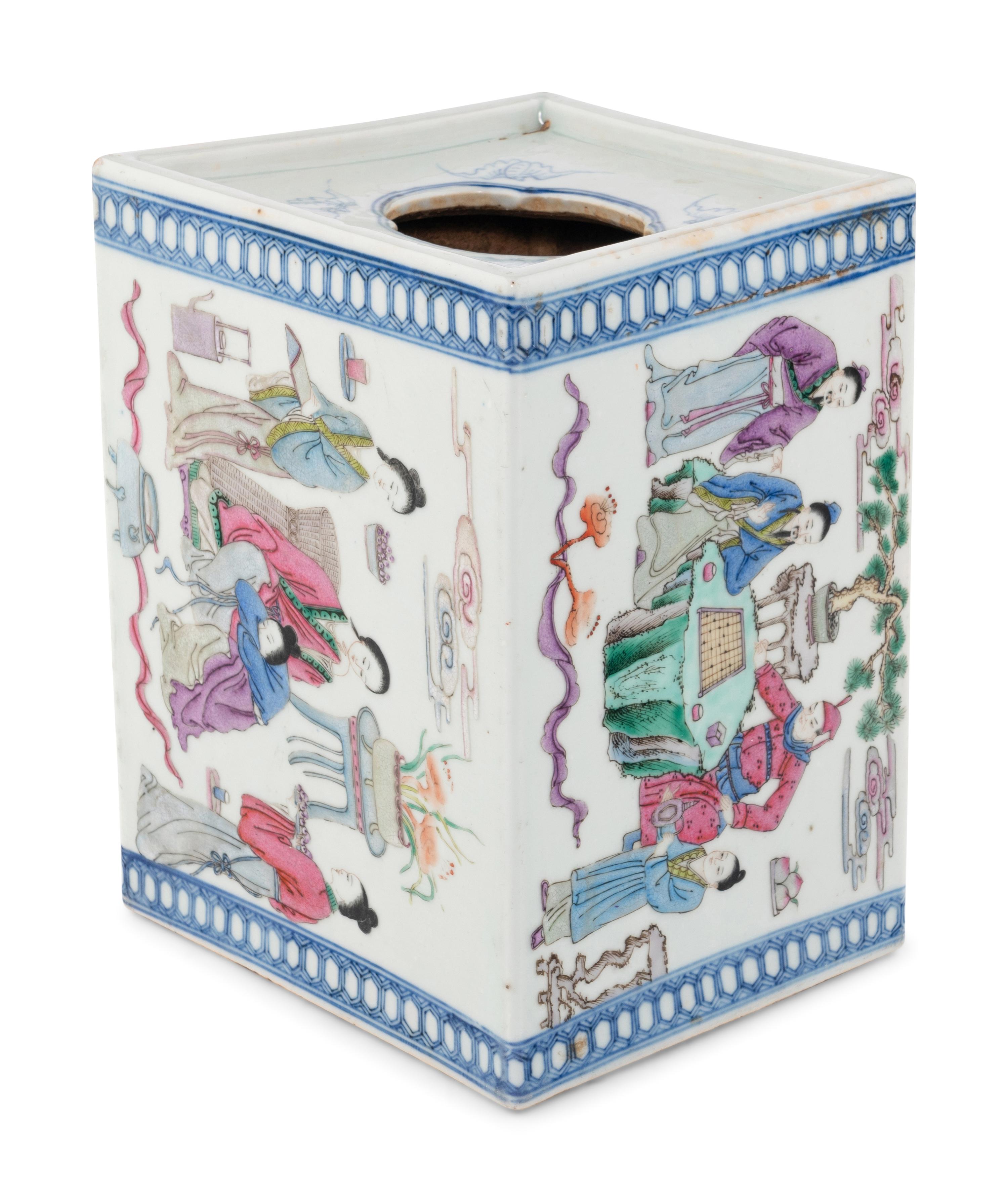 A Chinese Export Porcelain Jardinière