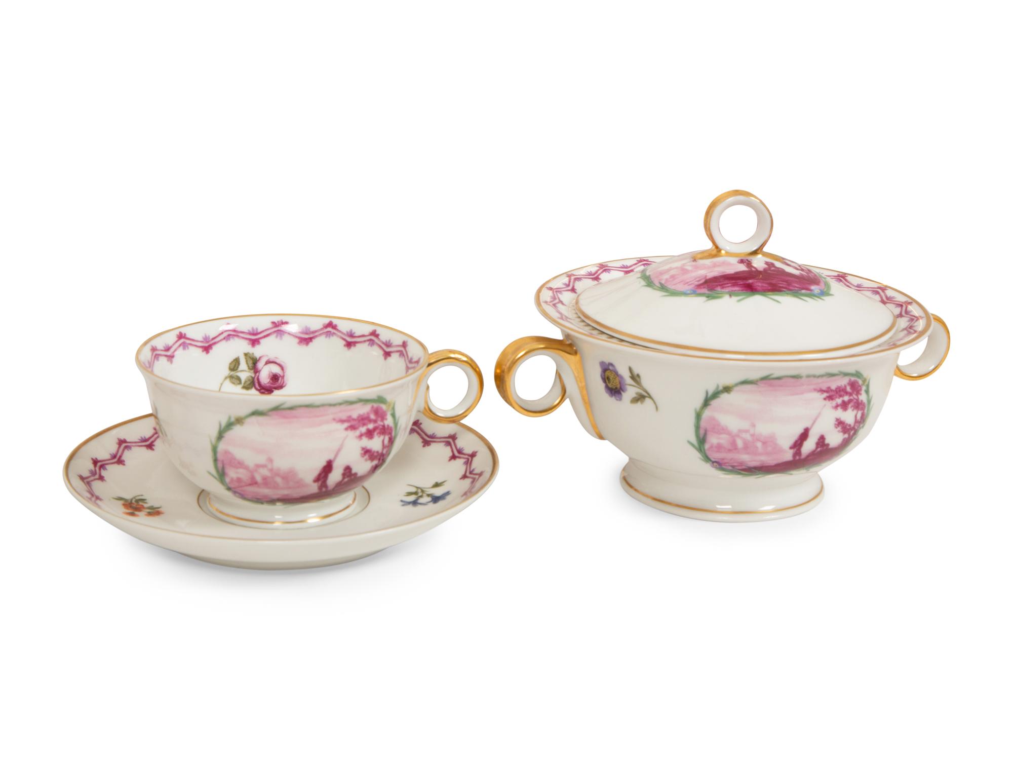 A Haviland Limoges Porcelain Dinner Service