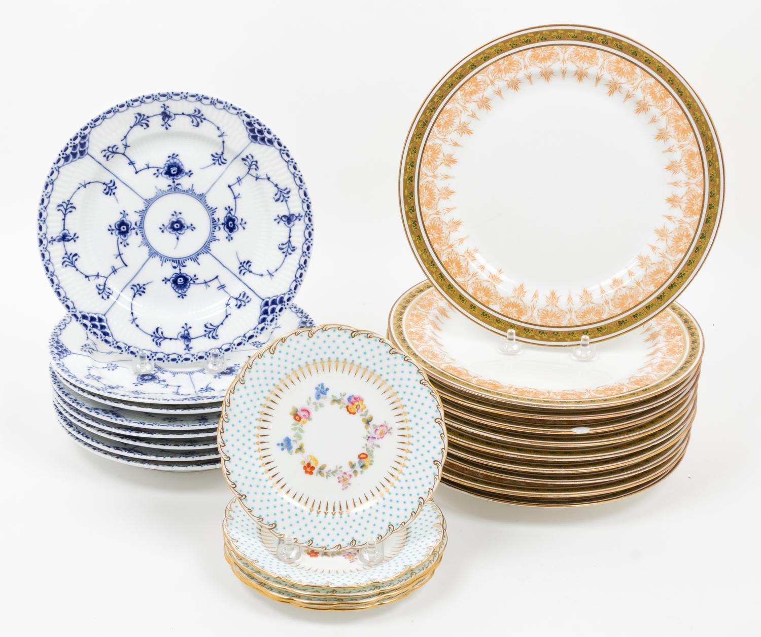 A Set of Eight Royal Copenhagen Porcelain Dessert Plates Diameter of first 7 1/2 inches. — SECOND HALF 20TH CENTURY