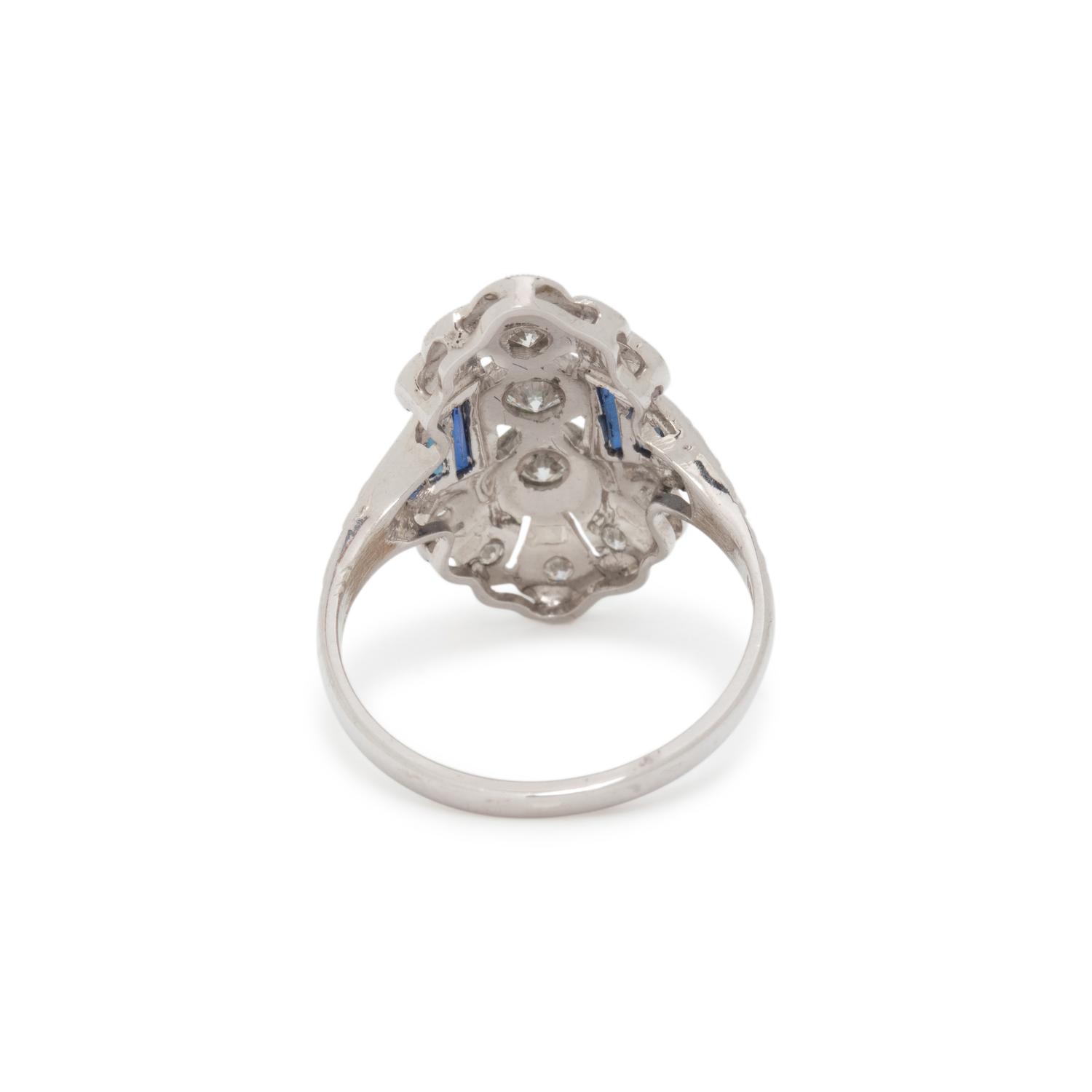 WHITE GOLD, DIAMOND AND SYNTHETIC SAPPHIRE RING
