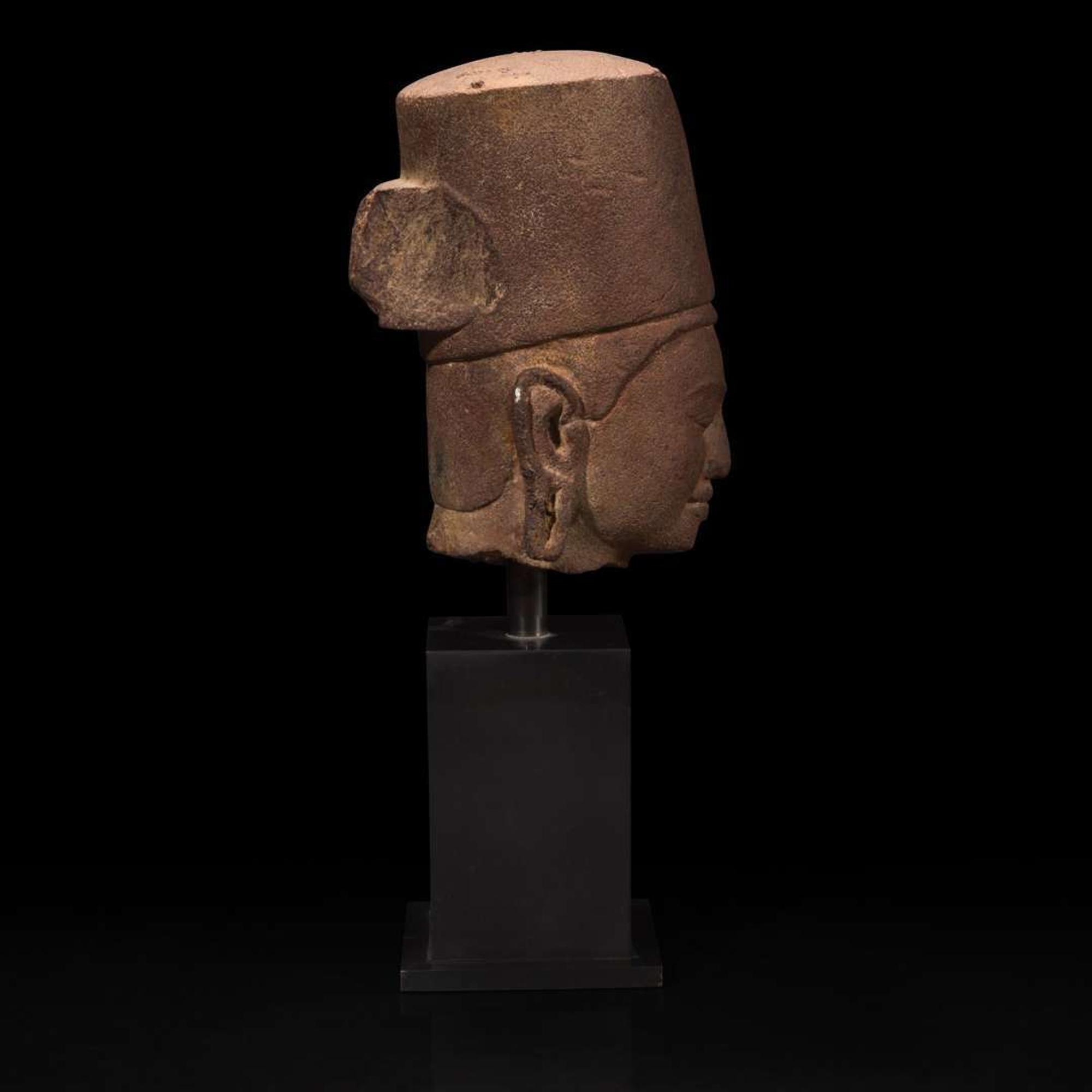 A carved red sandstone head of Vishnu in Khmer style 高棉风格红砂岩吡湿奴头像