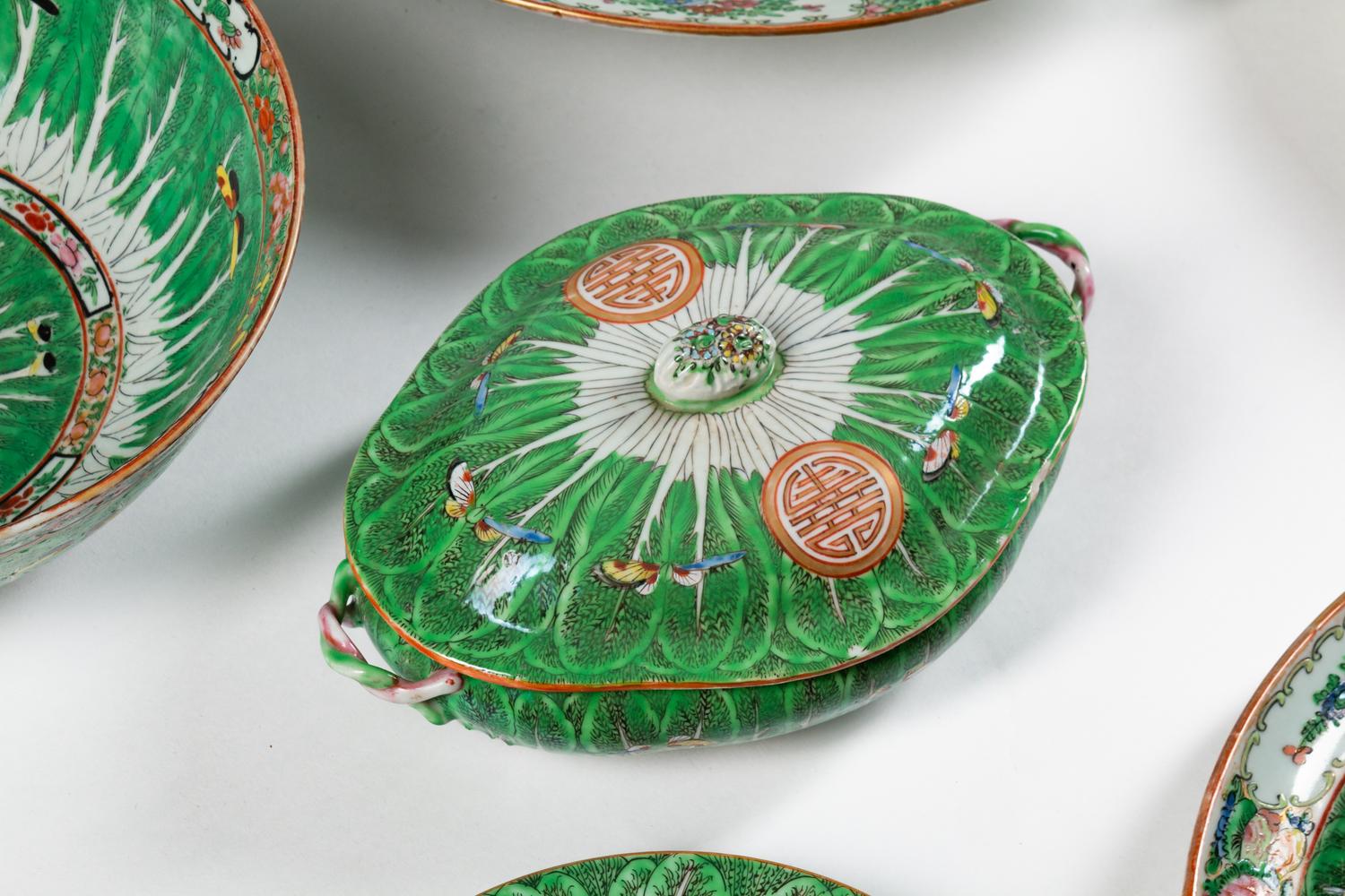 A Chinese Export Porcelain Cabbage Leaf Pattern Assembled Part Dinner Service — 19TH CENTURY