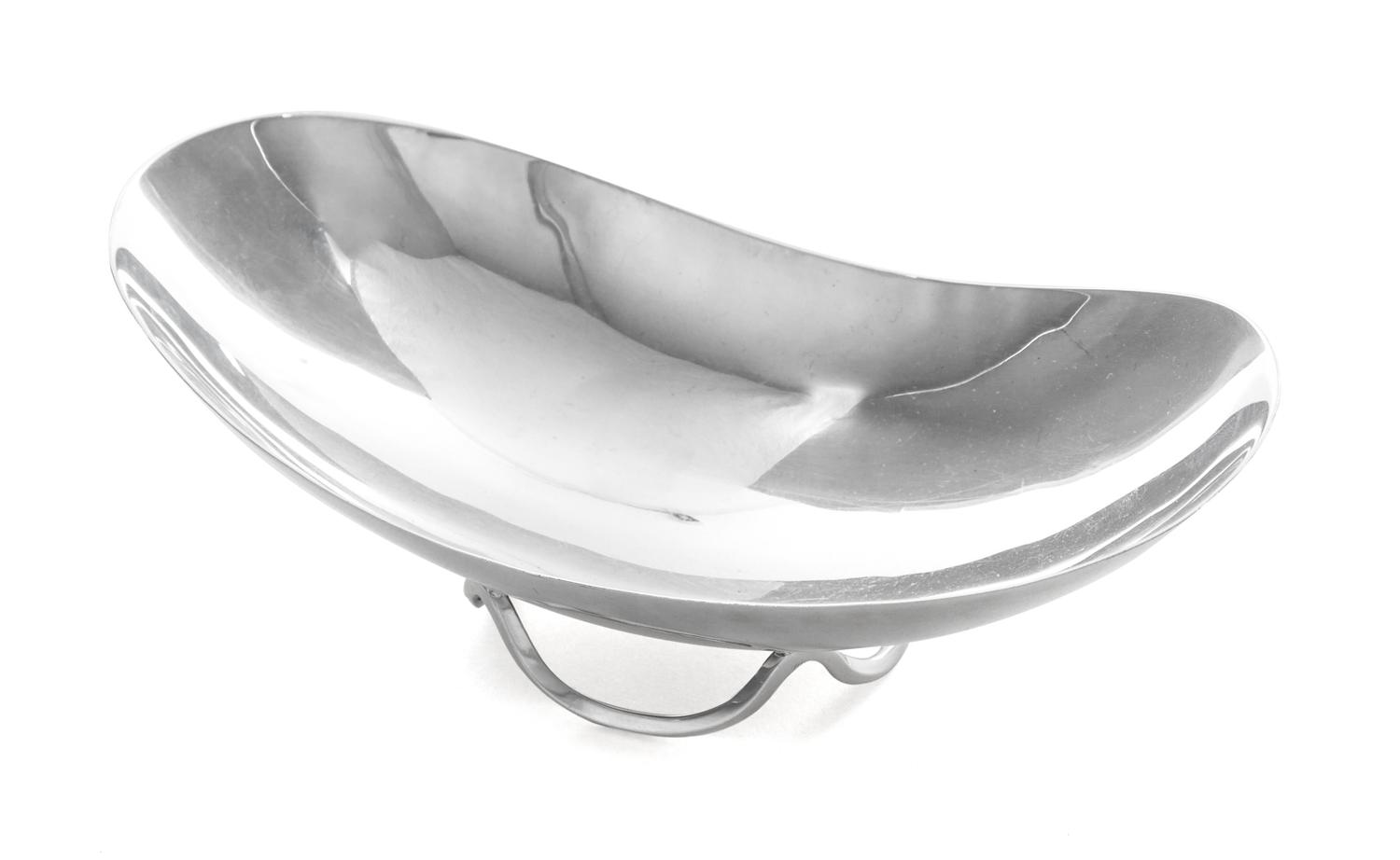 An American Silver Dish, Alfredo Sciarotta, Newport, RI, Mid-20th Century, of oval boat form raised on an undulating wirework base.