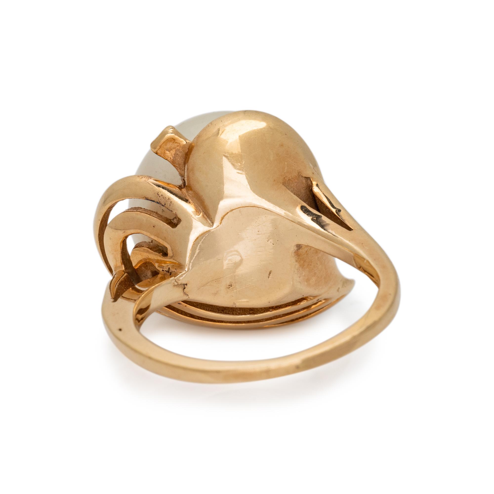 YELLOW GOLD AND CULTURED SOUTH SEA PEARL RING
