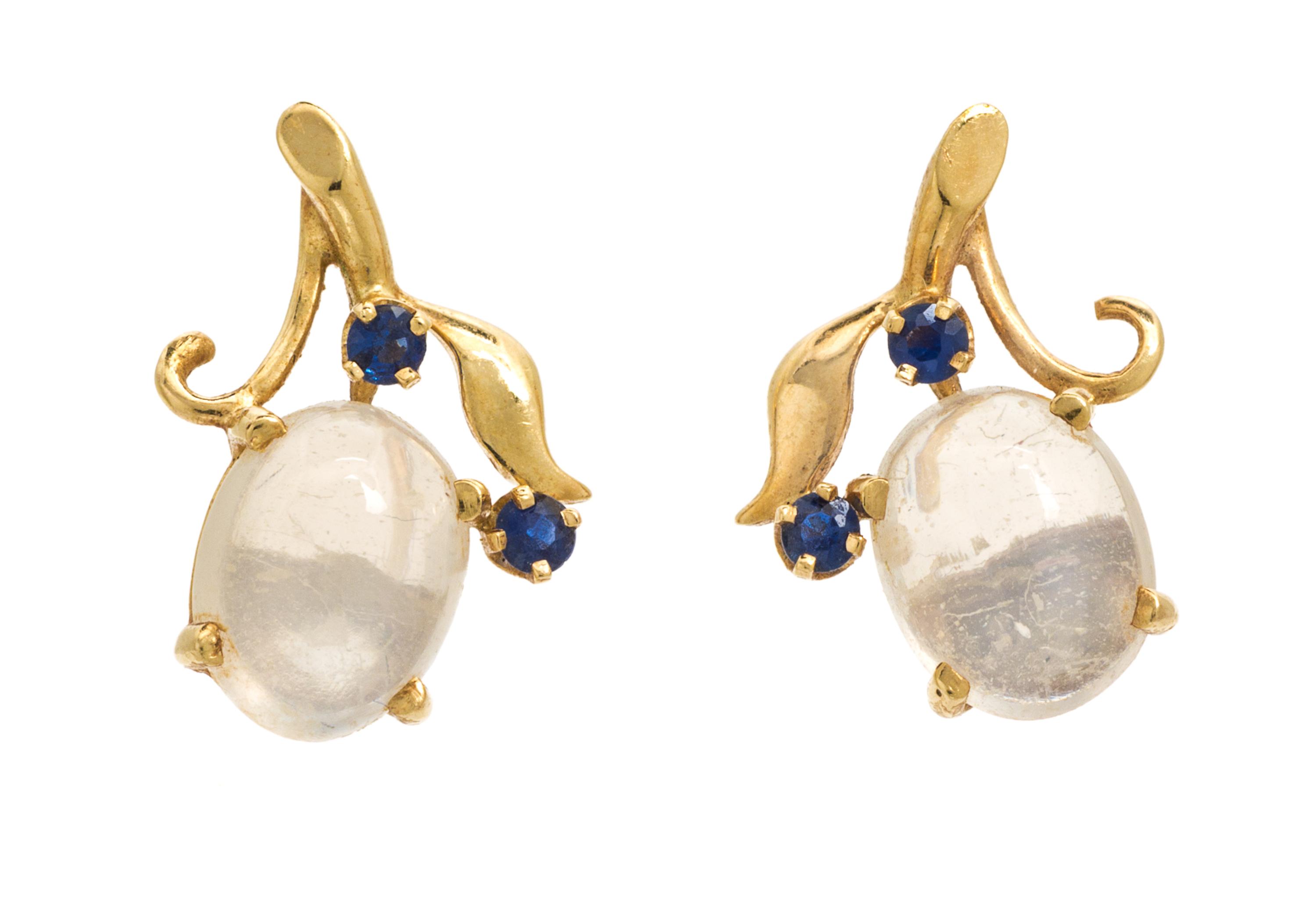 A Yellow Gold, Moonstone and Sapphire Demi Parure, 10.60 dwts.