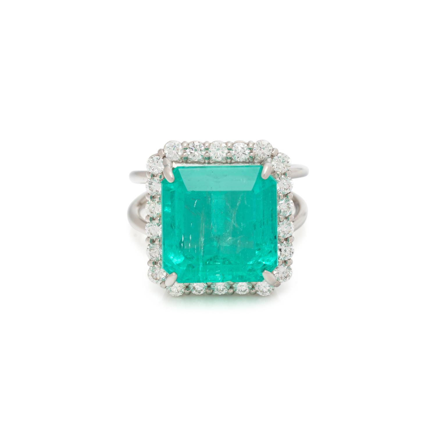 EMERALD AND DIAMOND RING