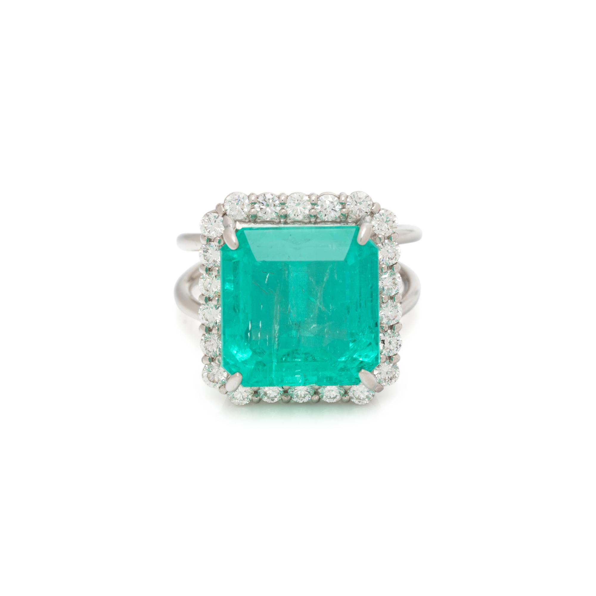 EMERALD AND DIAMOND RING