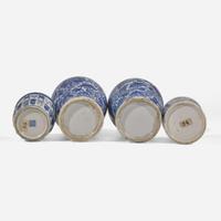 A pair of Chinese blue and white porcelain baluster vases and covers 青花带盖观音瓶一对 Kangxi period ???