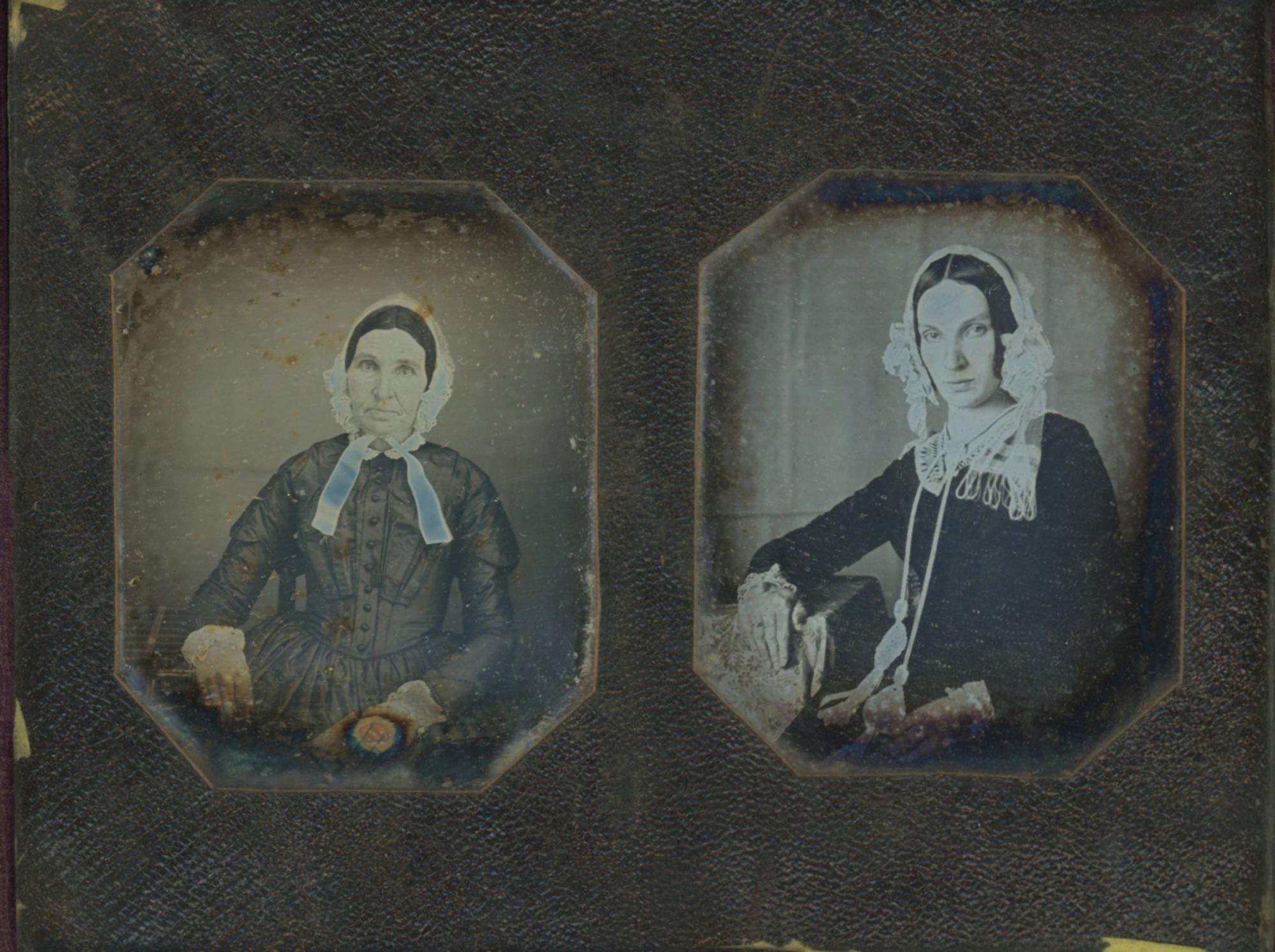 [Daguerreotype] Early Mother and Daughter