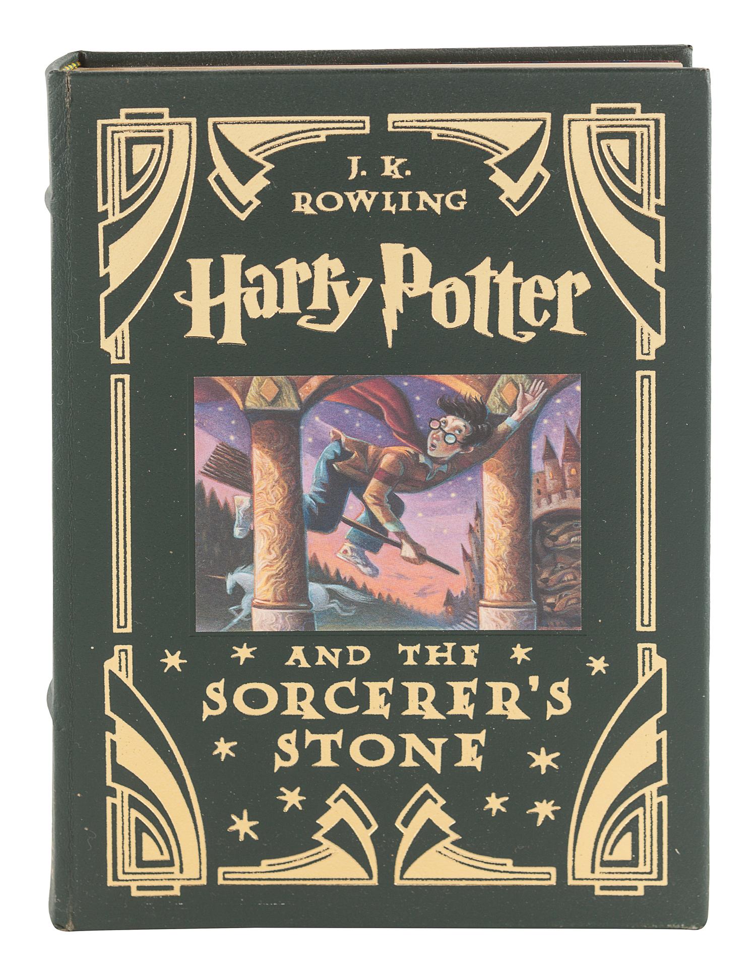 ROWLING, J.K. Harry Potter and the Sorcerer's Stone. New York: Scholastic Press, 2000.