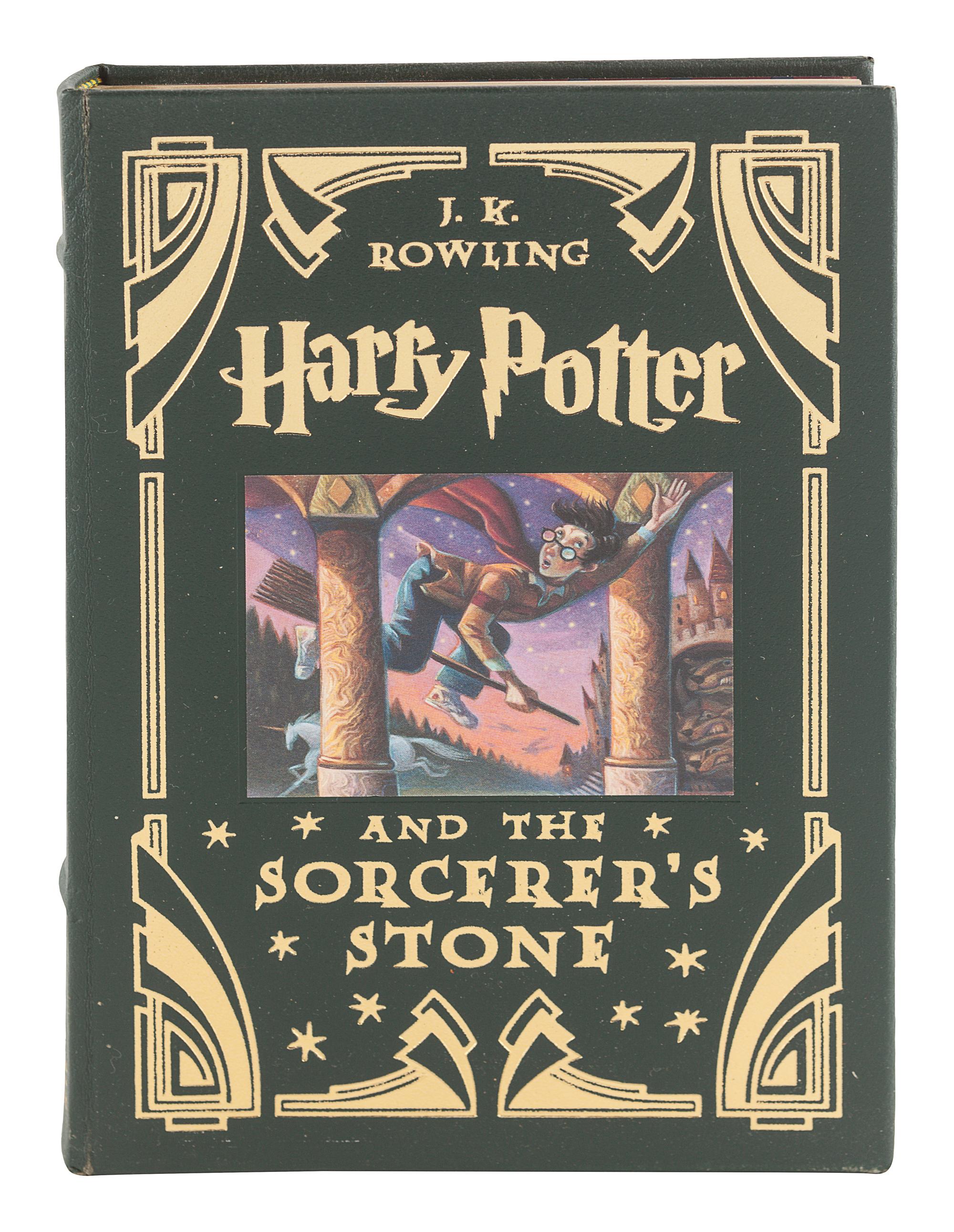ROWLING, J.K. Harry Potter and the Sorcerer's Stone. New York: Scholastic Press, 2000.