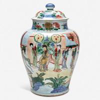 A large Chinese wucai-decorated porcelain jar and cover 五彩带盖大罐 17th century ????