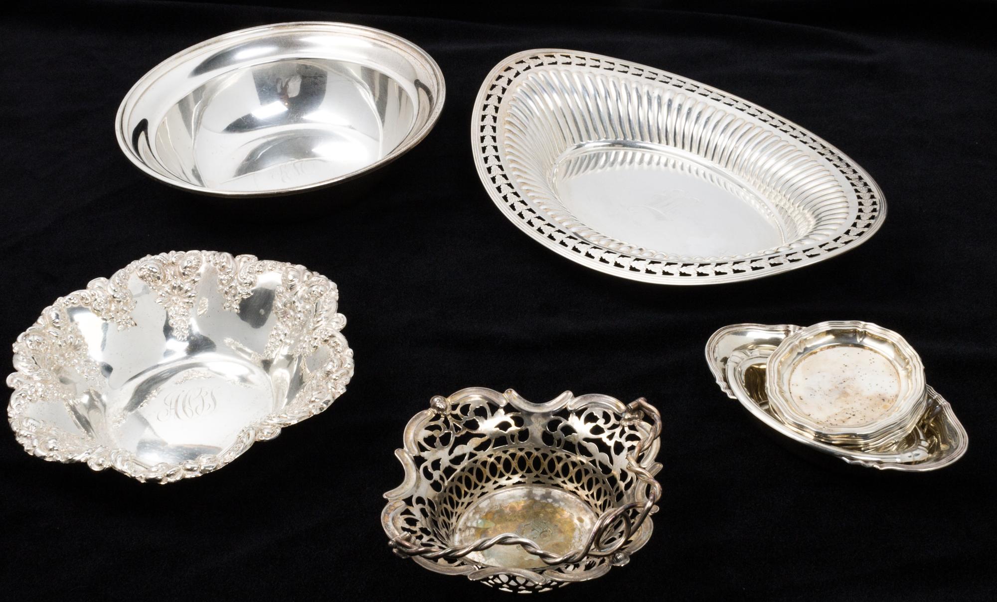 A Group of American Silver Bowls and Small Articles, various makers, 20th century, comprising 3 sterling bowls, 2 nut dishes marked 800