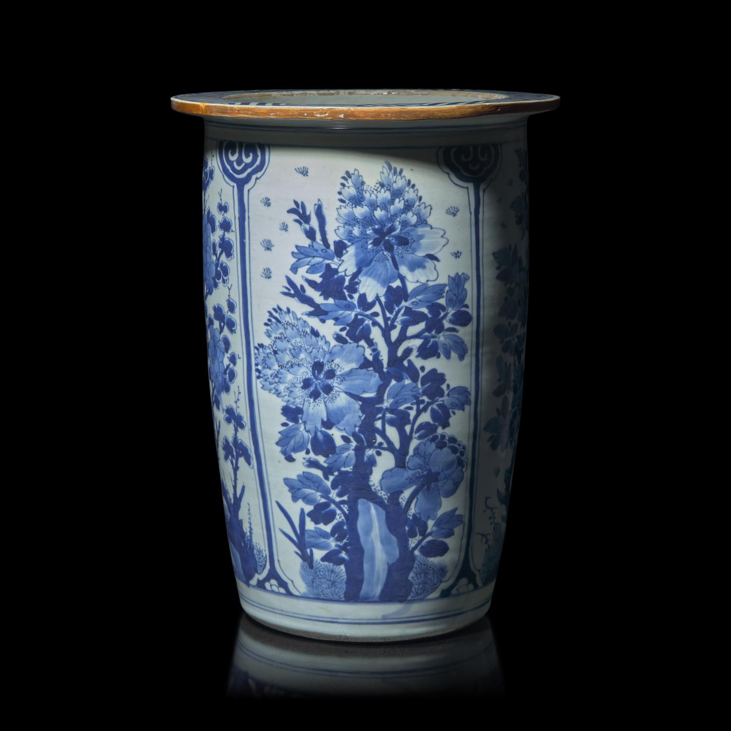 A Chinese Blue and White Kosmetsuke Porcelain Water Vessel, 17th Century 明末清初過渡期 青花花卉紋罐