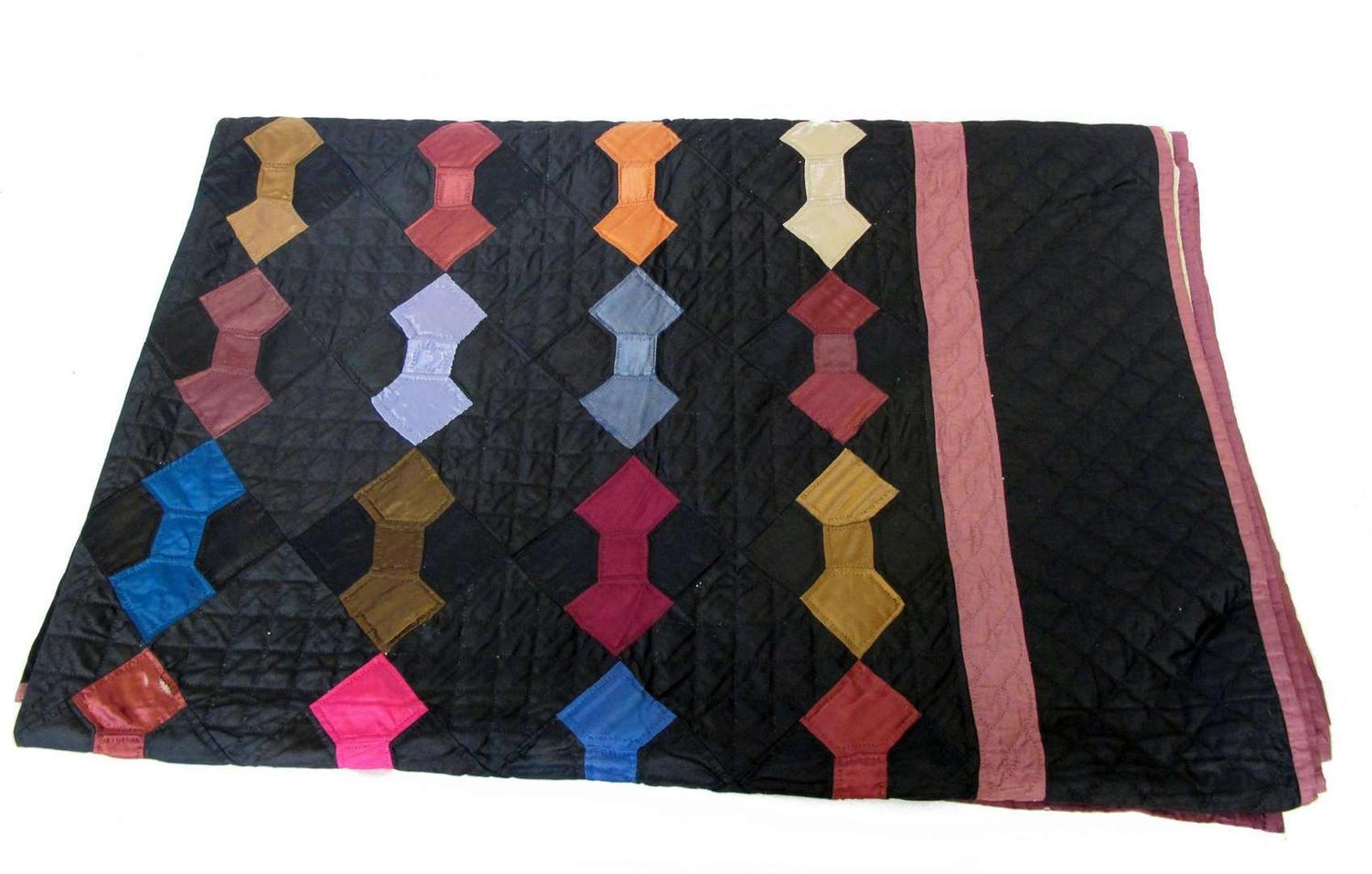 Amish "Bow Tie" pattern quilt pennsylvania, early 20th century
