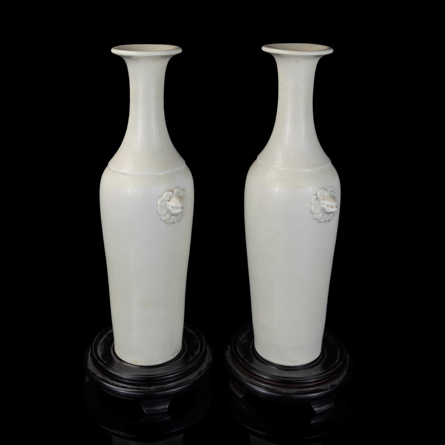 A Pair of Chinese Blanc de Chine Porcelain Vases 德化白瓷鋪首耳瓶一對