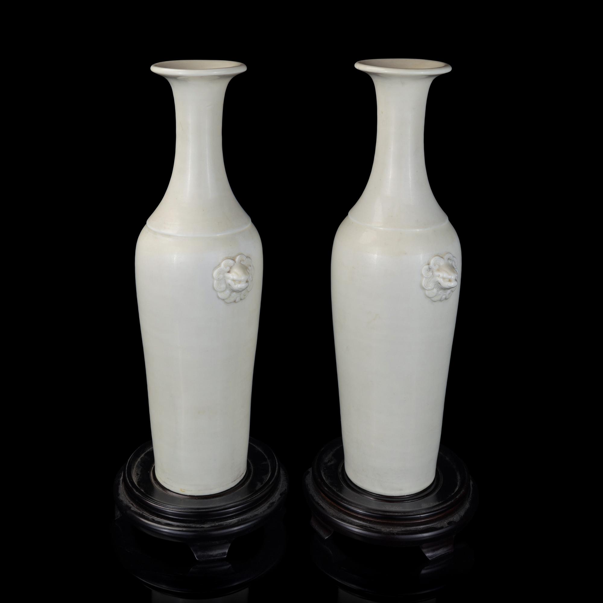 A Pair of Chinese Blanc de Chine Porcelain Vases 德化白瓷鋪首耳瓶一對