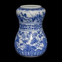 A Japanese Blue and White 'Flora and Fauna' Porcelain Vase by Makuzu Kozan (1842-1916) 宮川香山製青花花鳥圖賞瓶