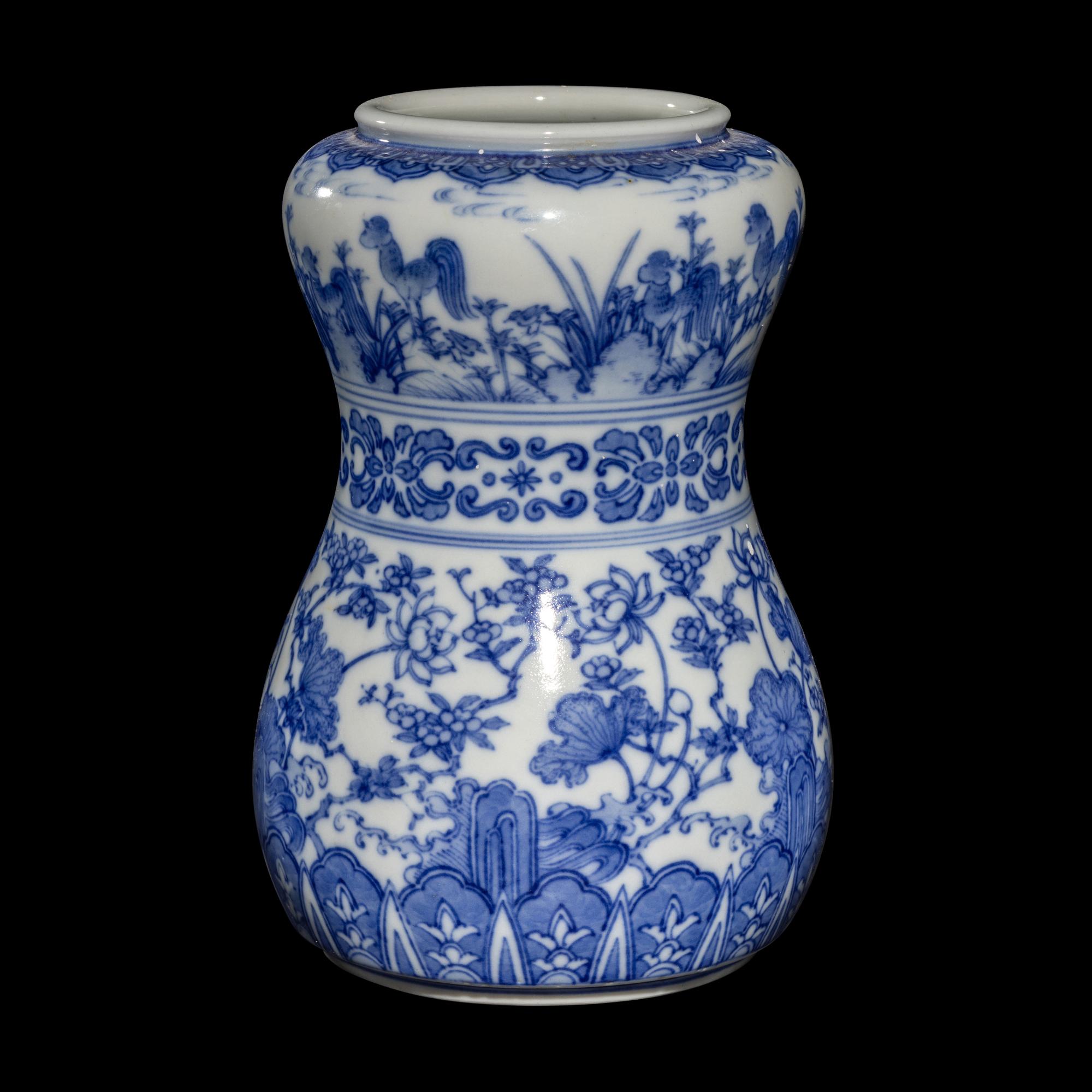 A Japanese Blue and White 'Flora and Fauna' Porcelain Vase by Makuzu Kozan (1842-1916) 宮川香山製青花花鳥圖賞瓶