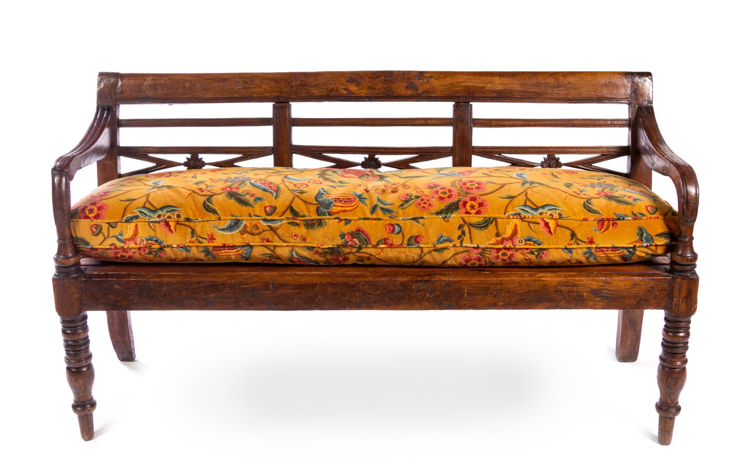 An English Oak Hall Bench Height 34 5/8 x width 62 1/2 x depth 20 1/2 inches. — 20TH CENTURY WITH EARLIER ELEMENTS