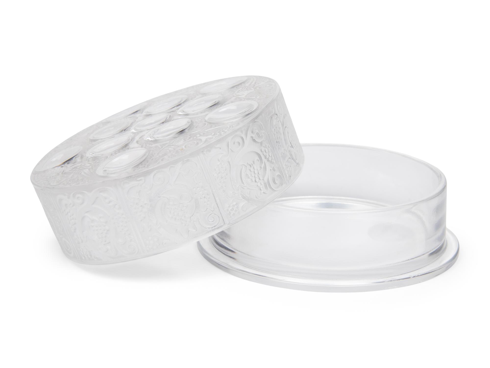 A Lalique Roger Powder Box