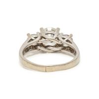 WHITE GOLD AND DIAMOND RING
