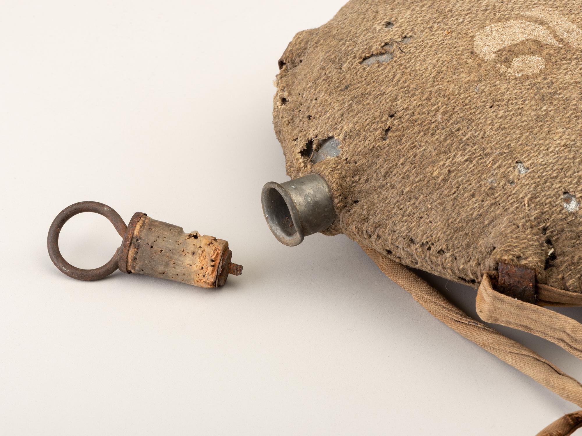[CIVIL WAR]. Model 1858 Federal smoothside canteen.