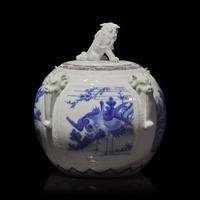 A Japanese Hirado Porcelain Globular Jar and Cover, Meiji Period 日本 明治時期 平戶燒山水瑞獸圖獅紐蓋罐
