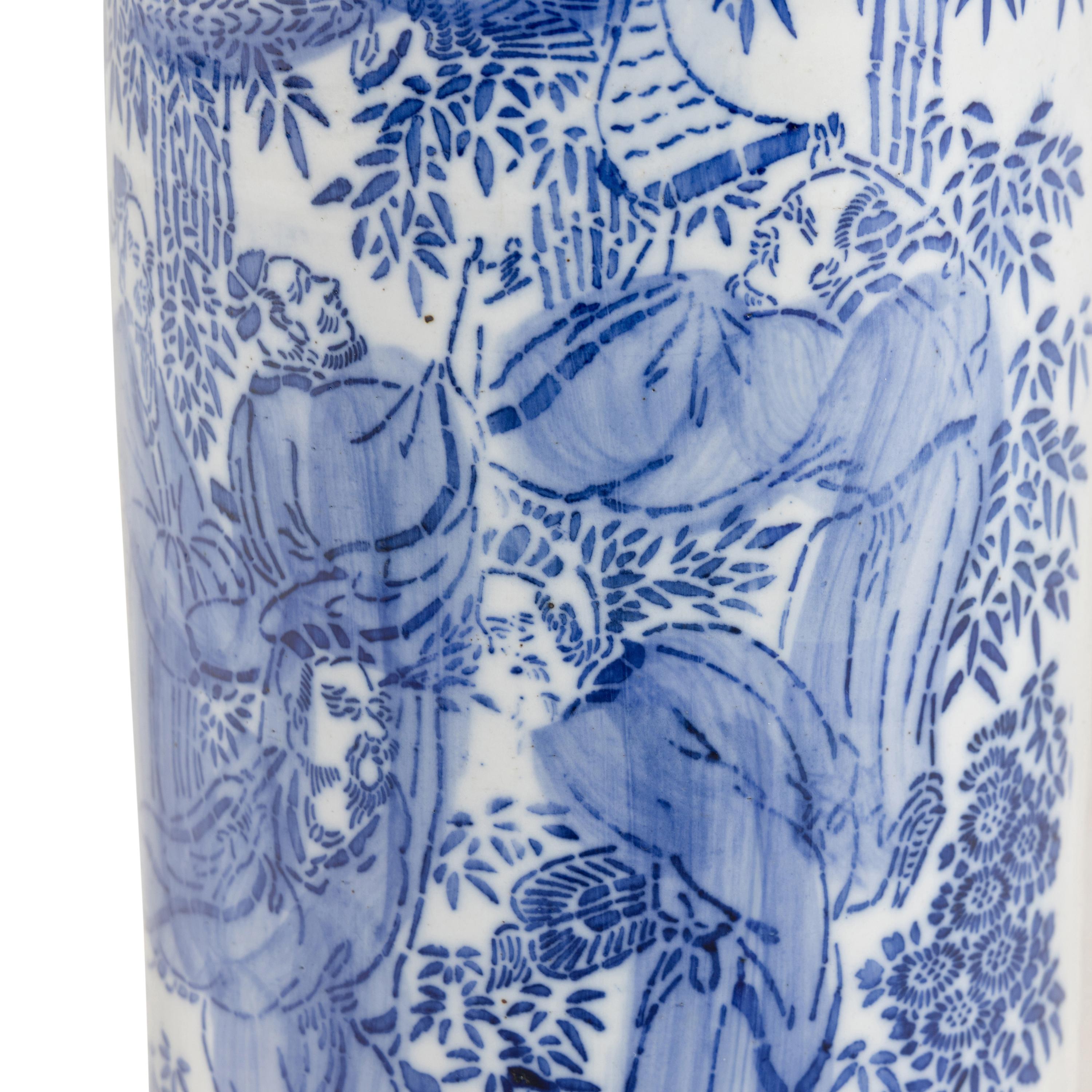 A Chinese Blue and White Porcelain Umbrella Stand