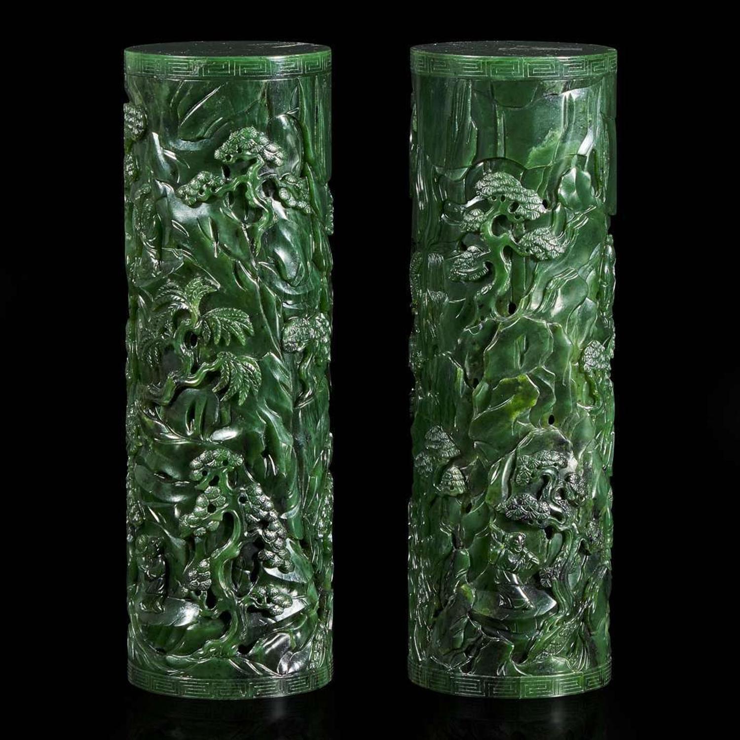 A pair of Chinese spinach jade cylinder censers and covers with wood stand 翠玉熏香炉一对及木底座 Late 19th/ early 20th century ???????????