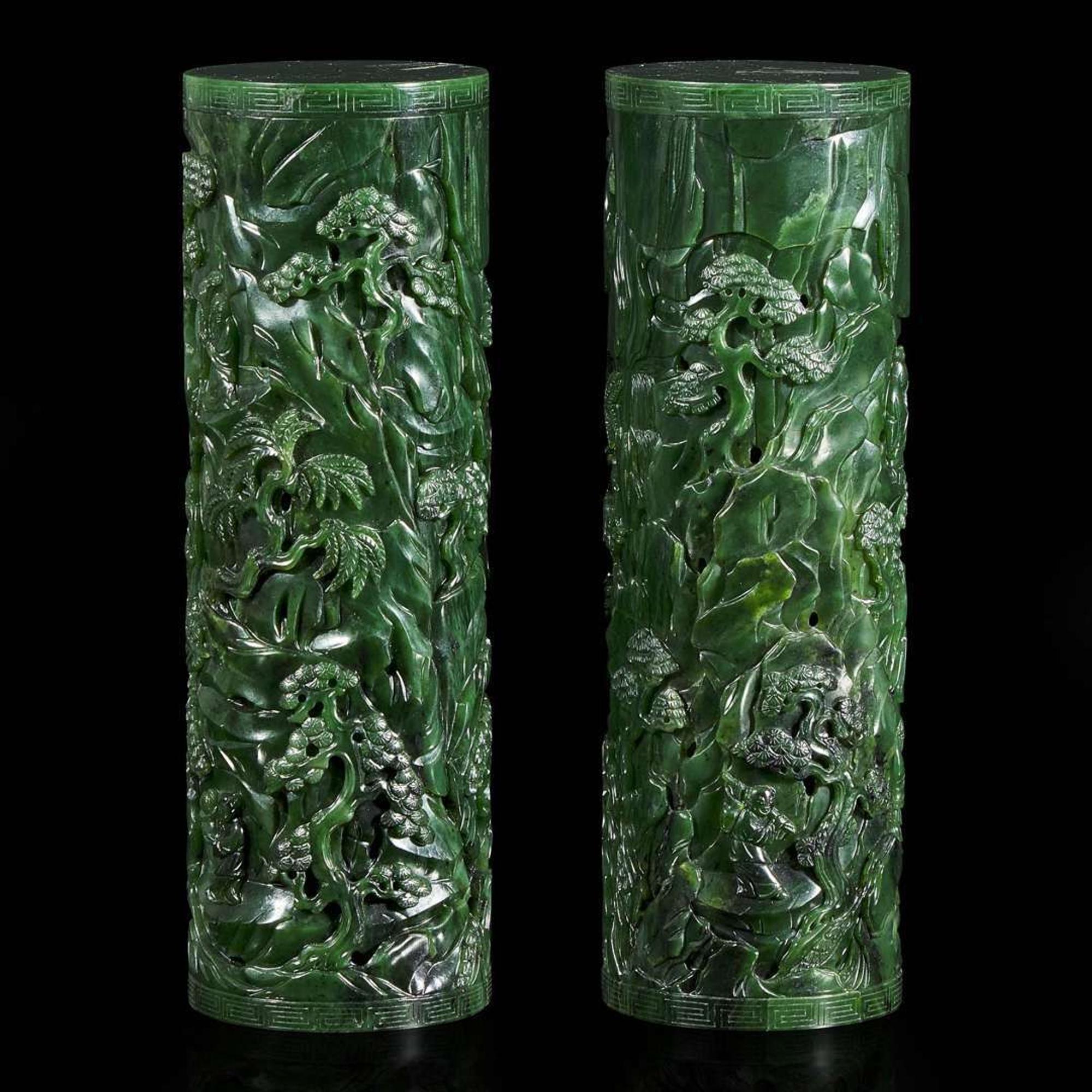 A pair of Chinese spinach jade cylinder censers and covers with wood stand 翠玉熏香炉一对及木底座 Late 19th/ early 20th century ???????????