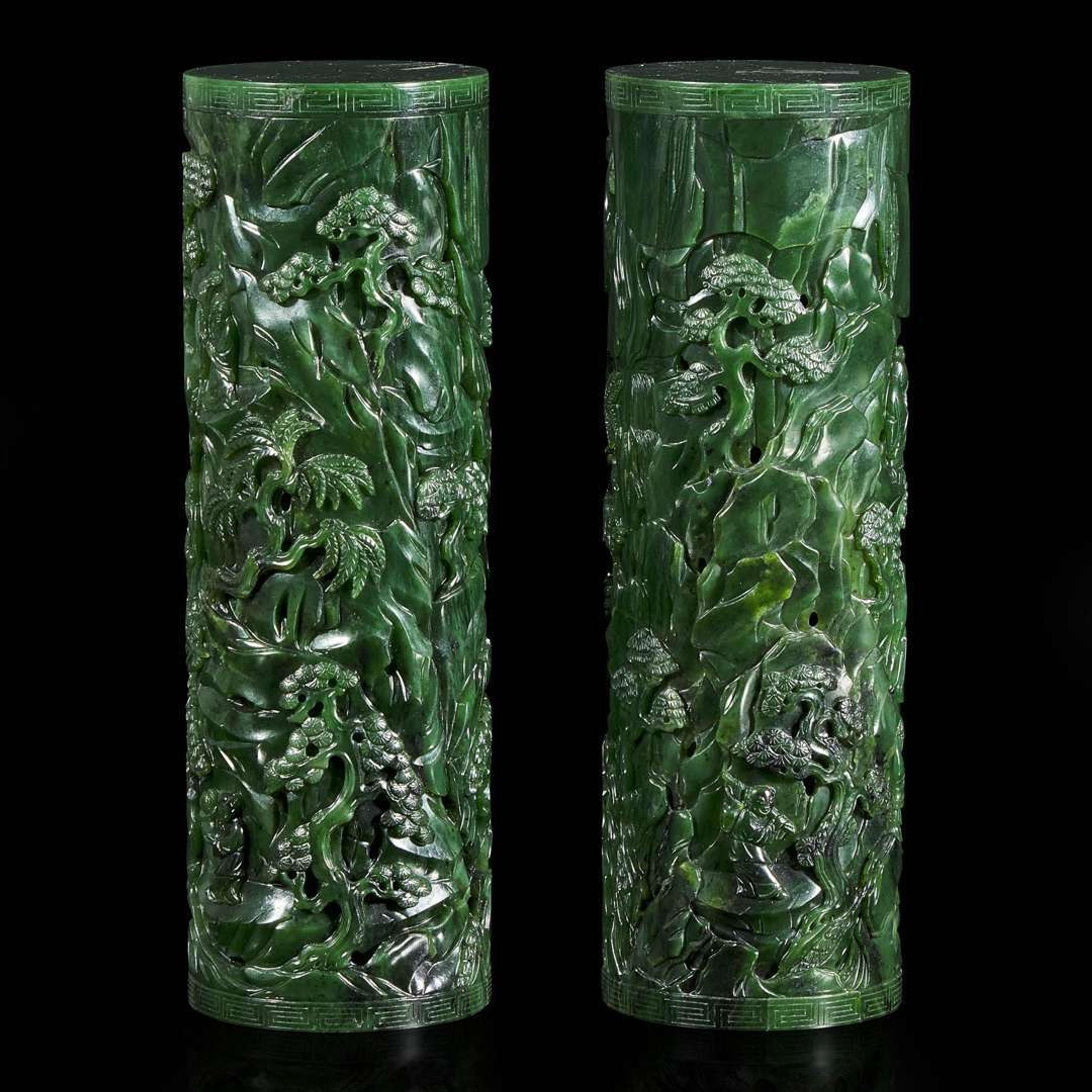 A pair of Chinese spinach jade cylinder censers and covers with wood stand 翠玉熏香炉一对及木底座 Late 19th/ early 20th century ???????????