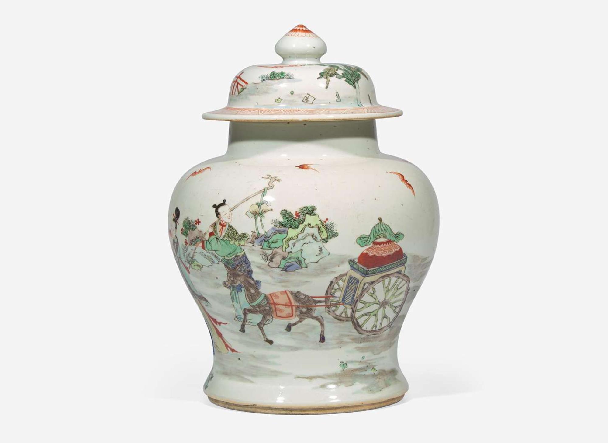 A Chinese famille verte-decorated jar and cover 硬彩蓋罐