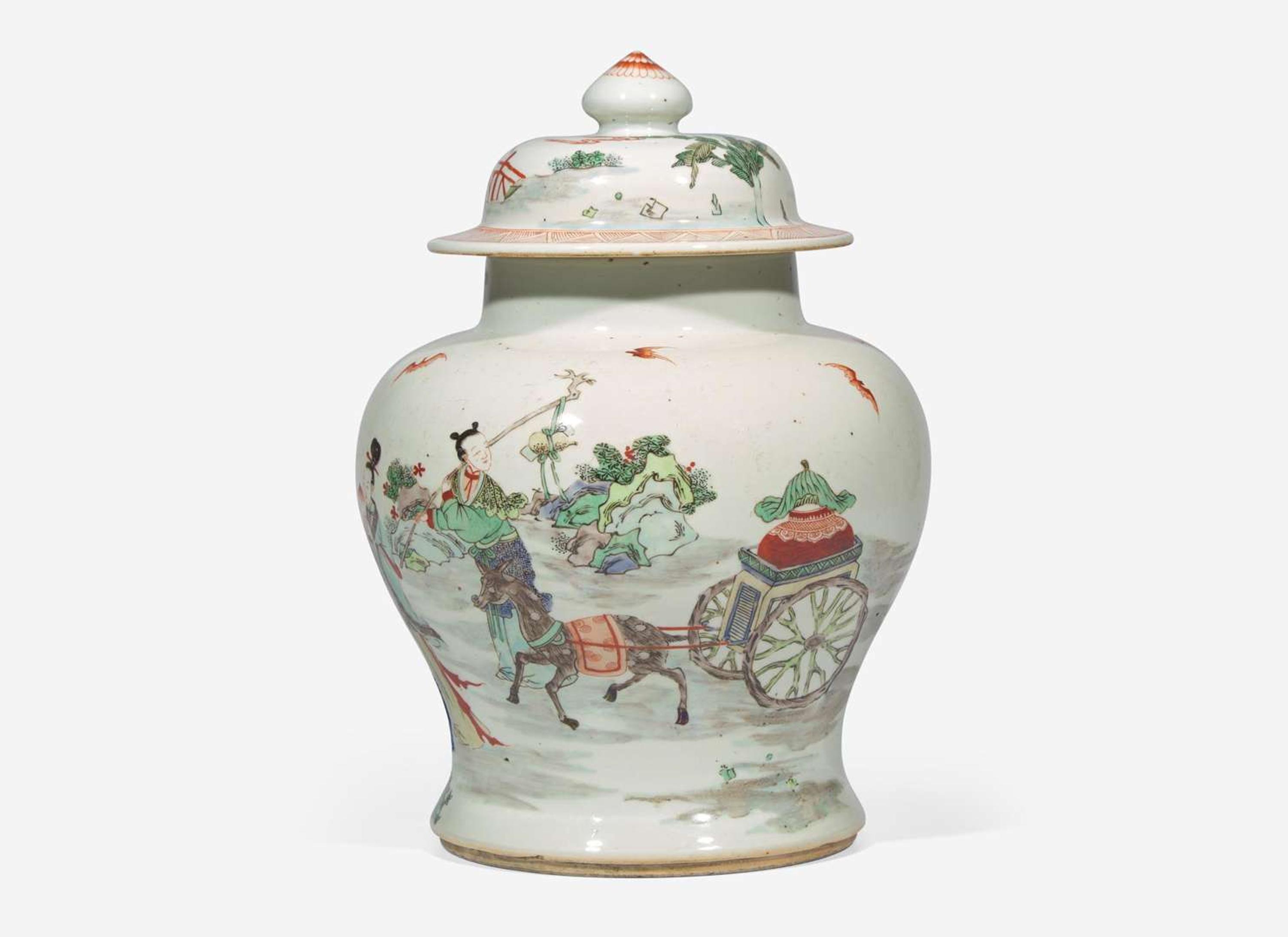 A Chinese famille verte-decorated jar and cover 硬彩蓋罐