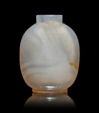 A Chinese Carved Chalcedony Agate Snuff Bottle