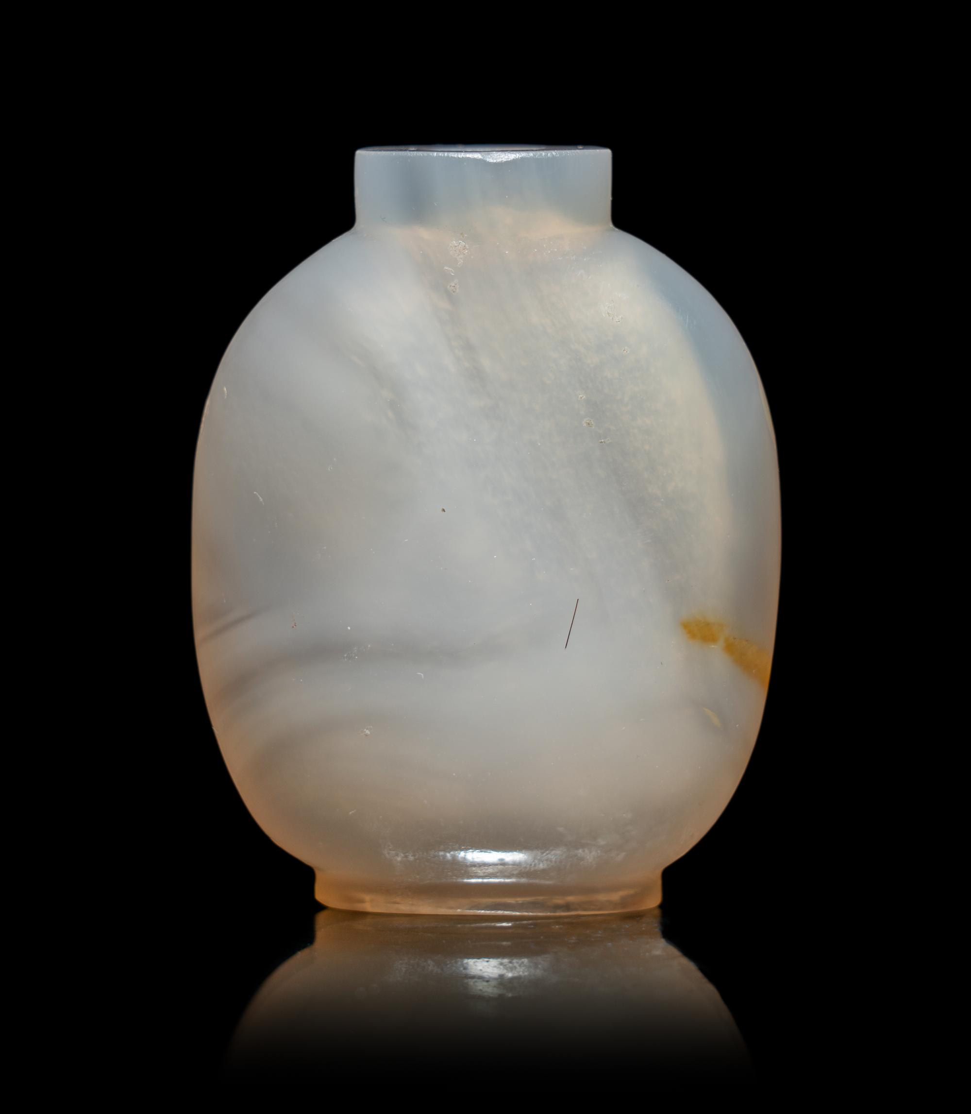 A Chinese Carved Chalcedony Agate Snuff Bottle