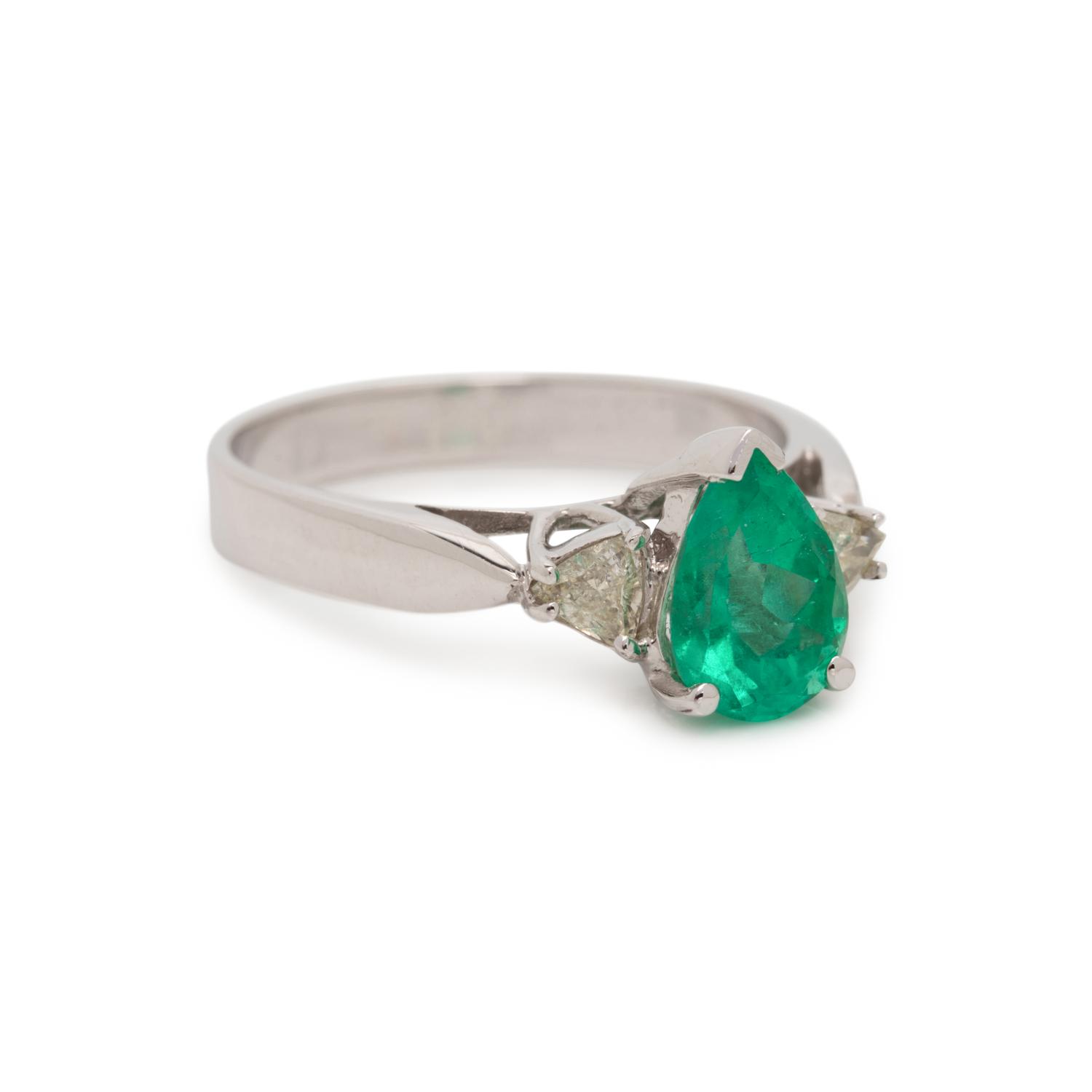 EMERALD AND DIAMOND RING